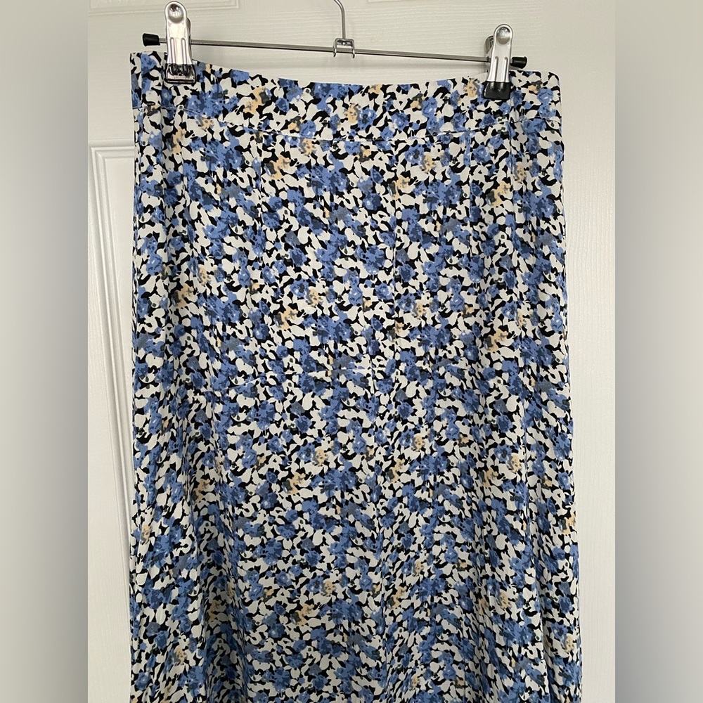 NWOT West of Melrose Tilly’s Blue Ditsy Floral Midi Skirt size small - Picture 2 of 16